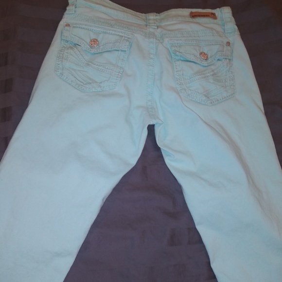 Cropped capris - Picture 2 of 4